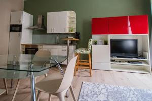 Colorful 2BDR Family Apartment