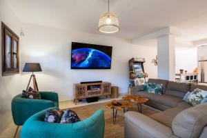 Villa Penguina Playa Blanca - 5 Bedroom - Hot Tub - Heated Pool