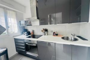 Appt De Charme close to the beach with terrace