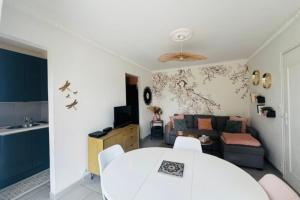 Appt De Charme close to the beach with terrace