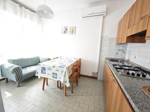 Cozy first-floor retreat near the sea