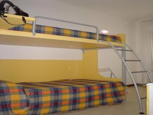 Modern Top-Floor accommodation near the beach