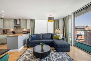 Balcony & City Views - 2BR - Parking - Sleeps 6