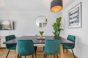 Balcony & City Views - 2BR - Parking - Sleeps 6