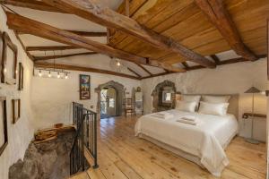 Familija Lovrinovi Retreat with Shared Pool