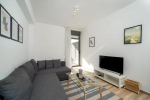 Riviera 1BR - 8 min Niarchos SNFCC by TwentyTwo