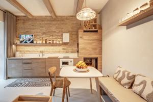 Apartment by the river, 13
