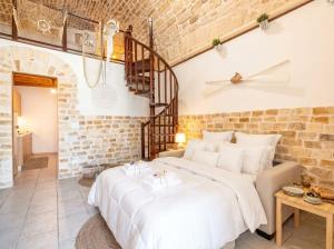 Sea front historic house in the heart of old town, inside torrione aragonese