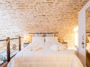 Sea front historic house in the heart of old town, inside torrione aragonese