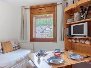 Studio LEnclave I et J-29 by Interhome