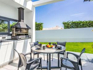 Villa Villa Tzuki by Interhome