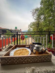 Kinaara Bir-Tea Garden & Mountain View Stay Near Landing Site
