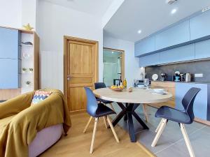 Apartment Les Pieds dans lEau by Interhome