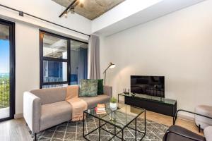 The Lineal 326 - Comfortable City 1BR Sandton Central Pool Access