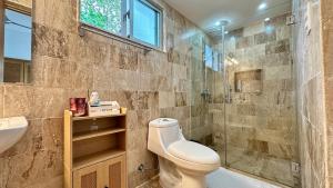 Modern 2BR Apartment w Pools & Full Power Generator, Near Punta Popy Beach