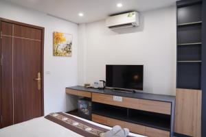 The Windie Home - Đường Thành - Bright Corner Room - Overlooking Street - Hoan Kiem Lake