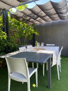 Villa avec piscine et jardin privés, hébergement cosy avec clim