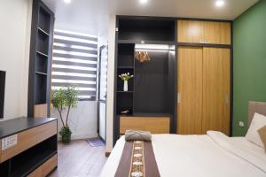 The Windie Home - Đường Thành - Bright Corner Room - Overlooking Street - Hoan Kiem Lake