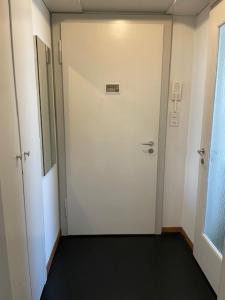 Studio near lakeside - Cross 9