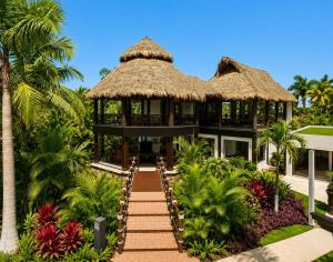 Luxury Beachfront Condo at Krystal Grand Resort - NEWLY REMODELED & NEWLY FURNISHED