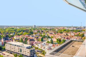 Modern Apartment at Braunschweig Hbf Central Station 17th Floor Cityview 4 Beds Full Kitchen