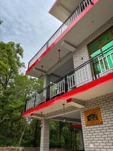 Kinaara Bir-Tea Garden & Mountain View Stay Near Landing Site