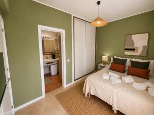 Vilamoura Condominium with Parking and Pool - 1 Bedroom Apartment with Large Sofa-bed, Private Balconies with Pool view, near The Marina & Beaches