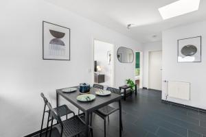 Modern Apartment at Braunschweig Hbf Central Station 17th Floor Cityview 4 Beds Full Kitchen