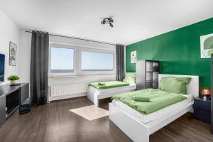 Modern Apartment at Braunschweig Hbf Central Station 17th Floor Cityview 4 Beds Full Kitchen