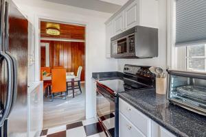 Flamingo House, Unit B
