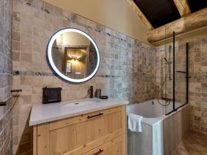 Chalet de Charme 200m² à Val dIsère avec Sauna et Bain Nordique - FR-1-567-5