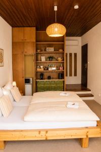 Mountain View Room mit sonnigem Wintergarten