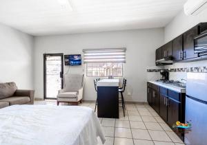 Casa Mar de Cortez - 6BR - One minute to Malecon