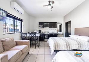 Casa Mar de Cortez - 6BR - One minute to Malecon