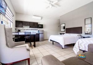 Casa Mar de Cortez - 6BR - One minute to Malecon