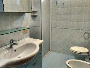 Spacious central flat perfect for groups