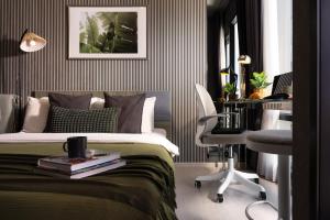 City Oasis: 5 Min to Metro, Pool & Gym, Essentials