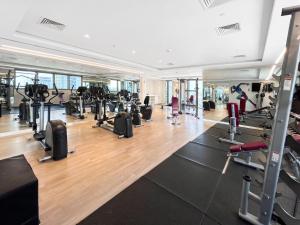 Luxury 3BR with Sea Views & Pool - Creekside