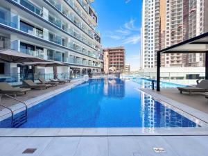 Cozy Studio with Pool and Gym near Miracle Garden