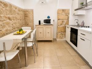 Ulìa - Stone house tra borgo antico e mare