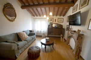 Poetic Florence Historic Centre - Large Apartment with 3 Bedrooms, 2 Bathrooms, Elevator, Parking, and View