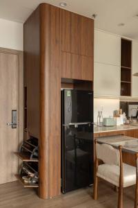 Midcentury - Work Space - 2BRs - Swanlake View
