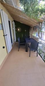 HoneyBee6 - Garden studio close to the port & airport