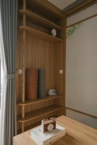Japandi - Work Space - 2 BRs - View Swanlake