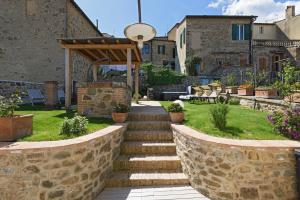 Montalcino Townhouse with Private Garden & Spa