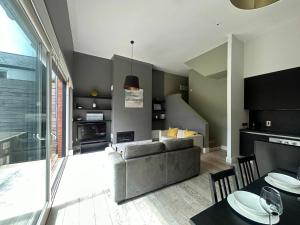 Stylish 2BDR House with 2 Bathrooms Garden