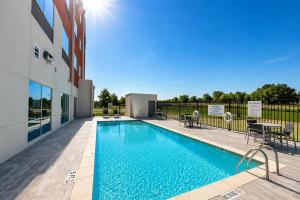 Holiday Inn Express & Suites Lindale - Tyler by IHG