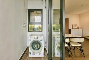 Flow Living 2BRs - WorkSpace - Ecopark