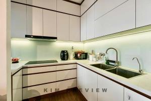 Flow Living 2BRs - WorkSpace - Ecopark