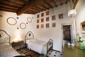 Poetic Florence Historic Centre - Large Apartment with 3 Bedrooms, 2 Bathrooms, Elevator, Parking, and View